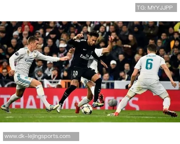 顶尖球星花式足球技艺展现与创新技巧全面解析