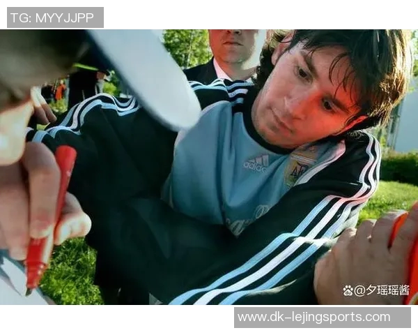 从贝利到梅西:足球巨星在不同历史时期的传奇之路